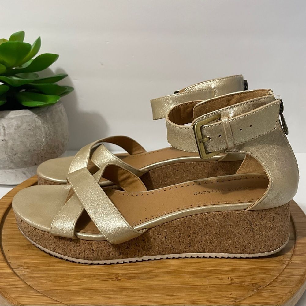 Adrienne Vittadini Cortz Gold Platform Sandal Women’s 10 Chunky‎ Metallic Wedge